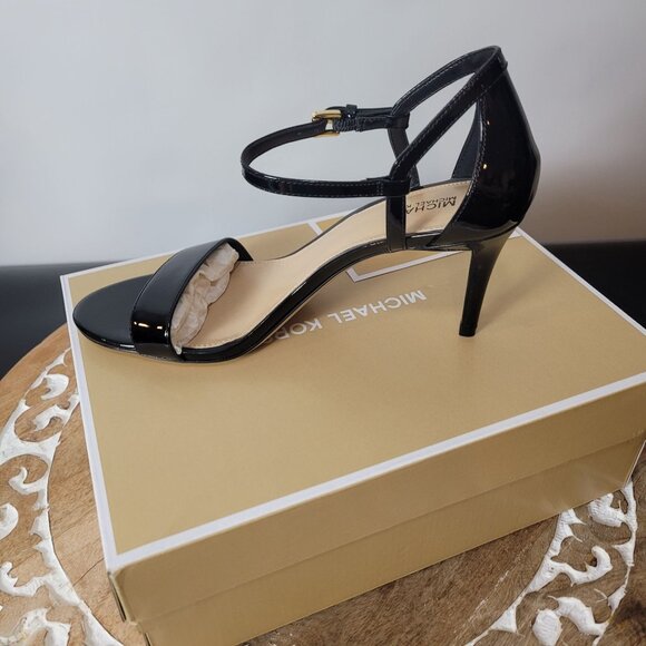 Michael Kors Simone Black Patent Leather Ankle Strap Heels W/Gold Buckle Size 8M - Picture 4 of 10